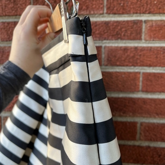 Halogen pleated stripped black and white skirt size 2 - Picture 6 of 7